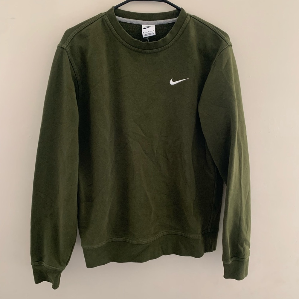 This green Nike sweater is super comfy, stylish, and perfect for any occasion!